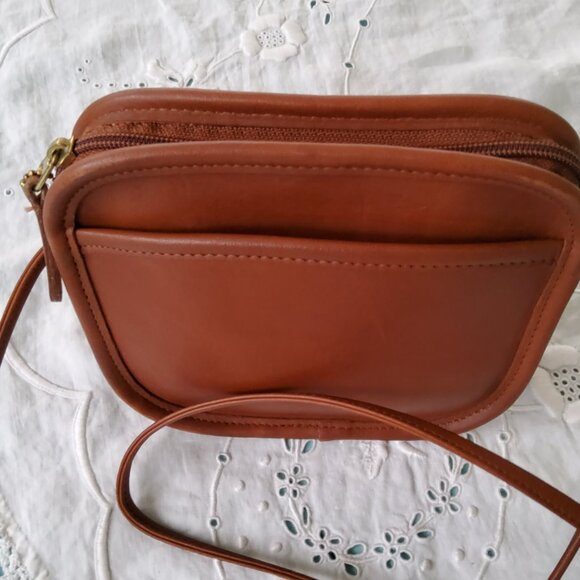 Vintage Coach Hadley Crossbody Handbag in British Tan 9935 - Picture 3 of 12